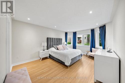 101 Ravine Edge Drive, Richmond Hill, ON - Indoor Photo Showing Bedroom