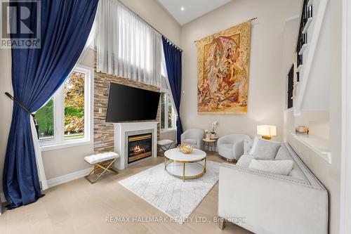 101 Ravine Edge Drive, Richmond Hill, ON - Indoor With Fireplace