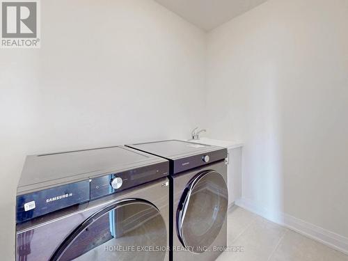 19 Aida Place, Richmond Hill, ON - Indoor Photo Showing Laundry Room