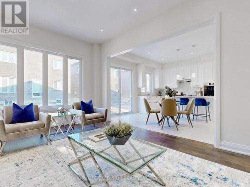 19 Aida Place, Richmond Hill, ON - Indoor Photo Showing Living Room