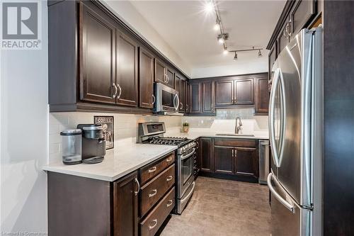 2880 Headon Forest Drive Unit# 18, Burlington, ON - Indoor Photo Showing Kitchen With Stainless Steel Kitchen With Upgraded Kitchen