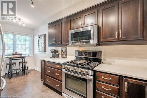 2880 Headon Forest Drive Unit# 18, Burlington, ON - Indoor Photo Showing Kitchen With Upgraded Kitchen