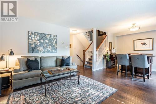 2880 Headon Forest Drive Unit# 18, Burlington, ON - Indoor Photo Showing Living Room