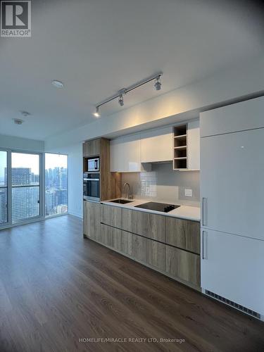 4817 - 319 Jarvis Street, Toronto, ON - Indoor Photo Showing Kitchen