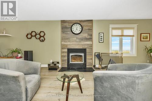 2807 Henrie Road, Clarence-Rockland, ON - Indoor Photo Showing Living Room With Fireplace