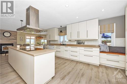 2807 Henrie Road, Prescott And Russell, ON - Indoor Photo Showing Kitchen