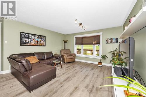 2807 Henrie Road, Prescott And Russell, ON - Indoor Photo Showing Living Room