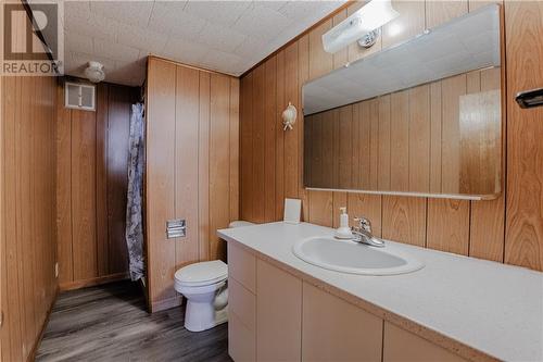 227 Gardner Avenue, Cornwall, ON - Indoor Photo Showing Bathroom