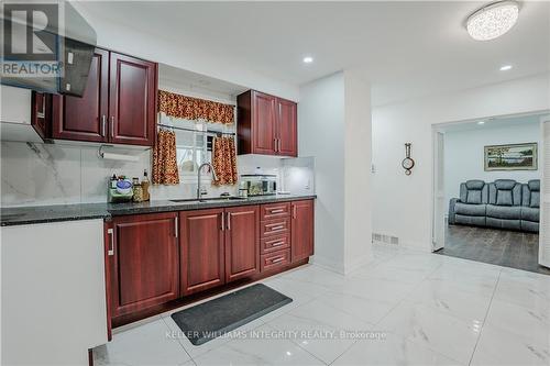 227 Gardner Avenue, Cornwall (717 - Cornwall), ON - Indoor Photo Showing Kitchen