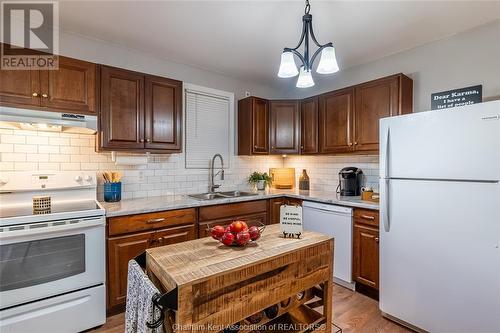 16 Thelma Avenue, Chatham, ON - Indoor Photo Showing Kitchen With Double Sink