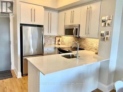 520 - 1 Old Mill Drive, Toronto, ON - Indoor Photo Showing Kitchen With Upgraded Kitchen