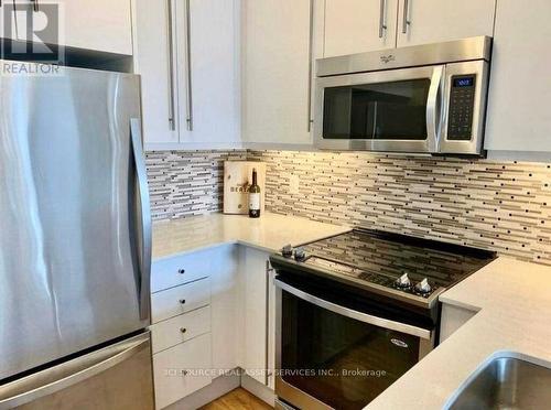 520 - 1 Old Mill Drive, Toronto, ON - Indoor Photo Showing Kitchen With Upgraded Kitchen