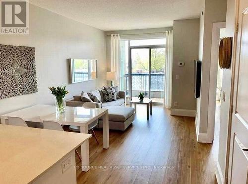 520 - 1 Old Mill Drive, Toronto, ON - Indoor Photo Showing Living Room