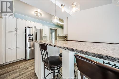 465 Roselawn Drive, Windsor, ON - Indoor Photo Showing Kitchen With Upgraded Kitchen