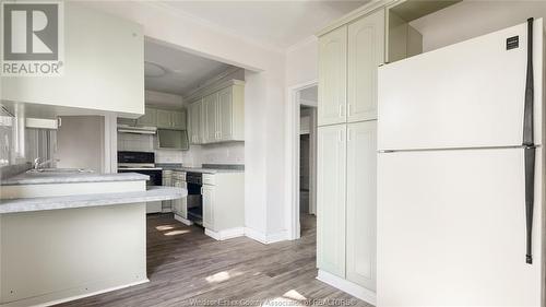 377 John B Avenue, Windsor, ON - Indoor Photo Showing Kitchen