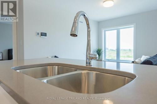 36 Silverleaf Path, St. Thomas, ON - Indoor Photo Showing Kitchen With Double Sink