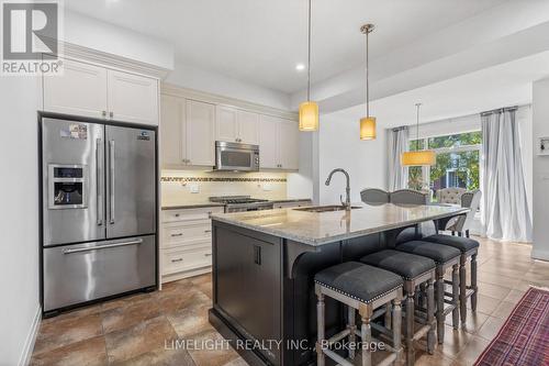 302 Callaway Road, London, ON - Indoor Photo Showing Kitchen With Upgraded Kitchen