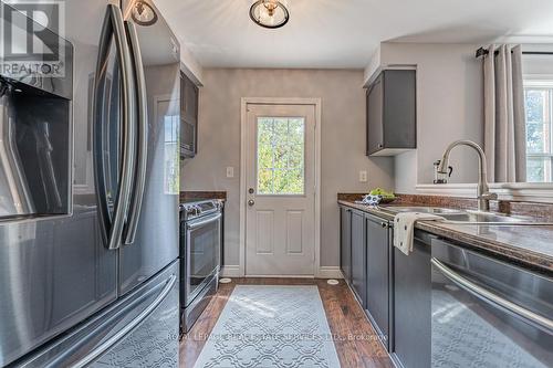 3035 Dewridge Avenue, Oakville, ON - Indoor Photo Showing Kitchen With Double Sink