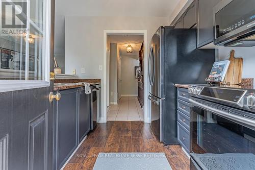 3035 Dewridge Avenue, Oakville, ON - Indoor Photo Showing Kitchen