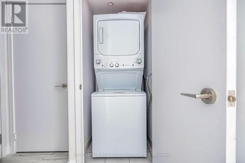 2705 - 8 Eglinton Avenue E, Toronto, ON - Indoor Photo Showing Laundry Room