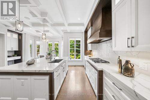 1 Abbotsford Road, Toronto, ON - Indoor Photo Showing Kitchen With Upgraded Kitchen