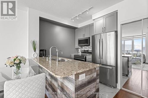 Lph10 - 4070 Confederation Parkway, Mississauga, ON - Indoor Photo Showing Kitchen With Double Sink With Upgraded Kitchen