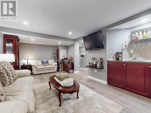 4308 Credit Pointe Drive, Mississauga, ON - Indoor Photo Showing Living Room