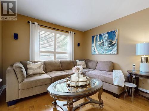 4308 Credit Pointe Drive, Mississauga, ON - Indoor Photo Showing Living Room