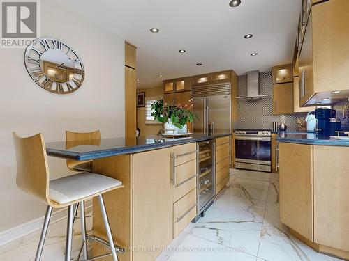 4308 Credit Point Drive, Mississauga, ON - Indoor Photo Showing Kitchen