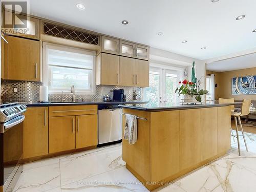 4308 Credit Point Drive, Mississauga, ON - Indoor Photo Showing Kitchen