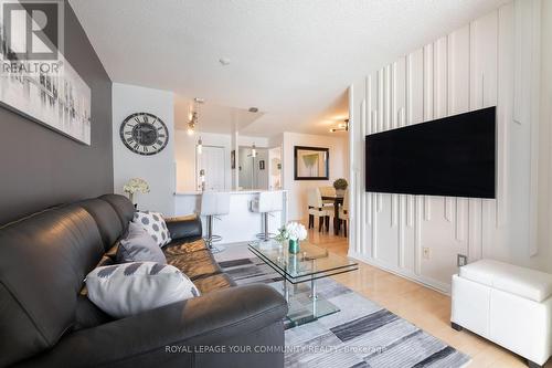 707 - 323 Richmond Street E, Toronto, ON - Indoor Photo Showing Living Room