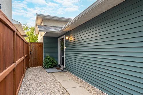 1586 Mathers Bay W, Winnipeg, MB - Outdoor With Exterior