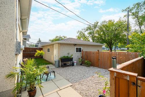 1586 Mathers Bay W, Winnipeg, MB - Outdoor With Exterior