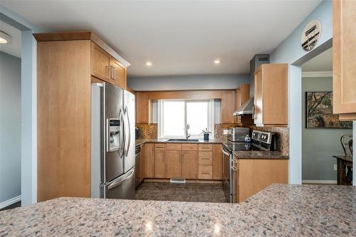 1586 Mathers Bay W, Winnipeg, MB - Indoor Photo Showing Kitchen With Stainless Steel Kitchen