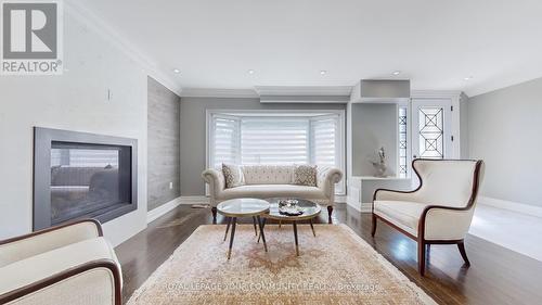 211 Centre Street W, Richmond Hill, ON - Indoor Photo Showing Living Room With Fireplace