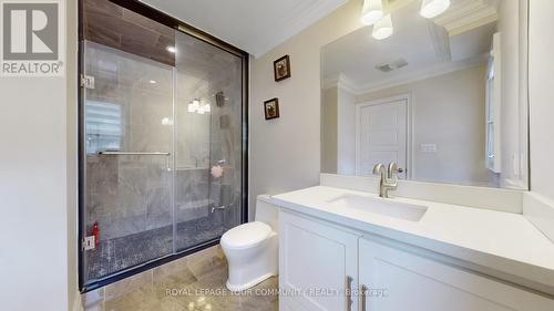 211 Centre Street W, Richmond Hill, ON - Indoor Photo Showing Bathroom