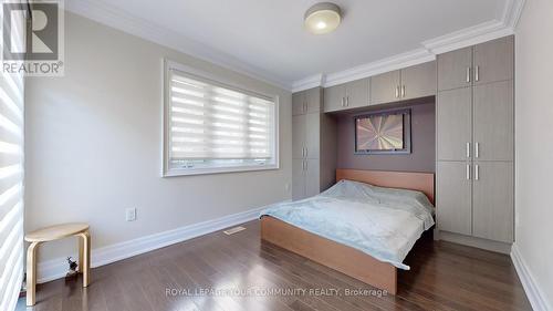 211 Centre Street W, Richmond Hill, ON - Indoor Photo Showing Bedroom