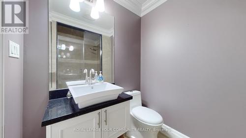 211 Centre Street W, Richmond Hill, ON - Indoor Photo Showing Bathroom