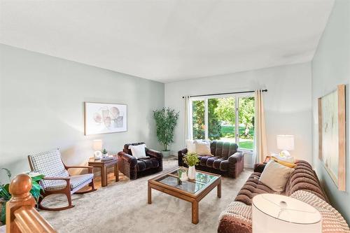 17 Aquin Street, Elie, MB - Indoor Photo Showing Living Room