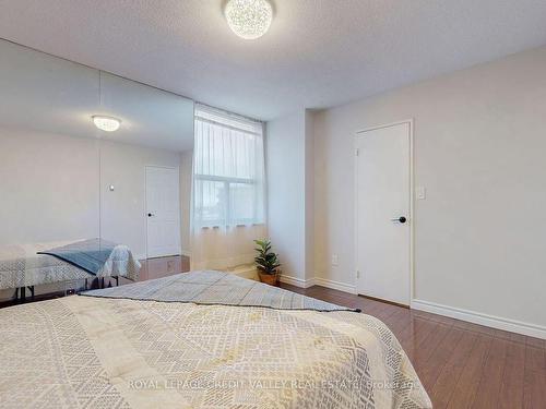 703-90 Ling Rd, Toronto, ON - Indoor Photo Showing Bedroom