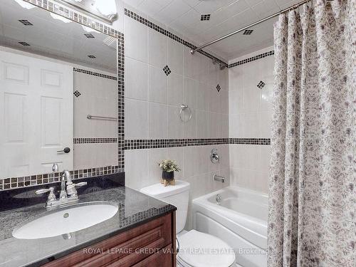 703-90 Ling Rd, Toronto, ON - Indoor Photo Showing Bathroom