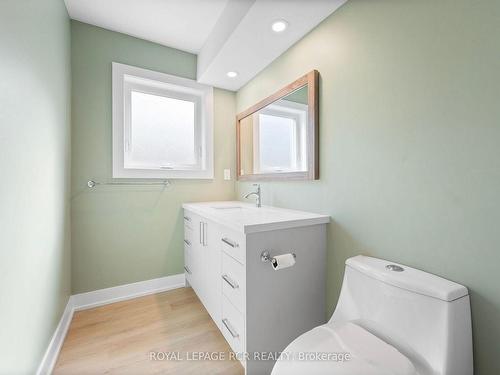 127 Clearbrooke Circ, Toronto, ON - Indoor Photo Showing Bathroom