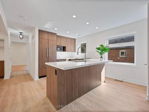 127 Clearbrooke Circ, Toronto, ON - Indoor Photo Showing Kitchen