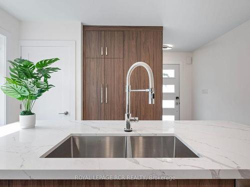 127 Clearbrooke Circ, Toronto, ON - Indoor Photo Showing Kitchen With Double Sink