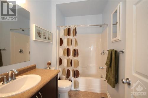 266 Espin Heights, Ottawa, ON - Indoor Photo Showing Bathroom