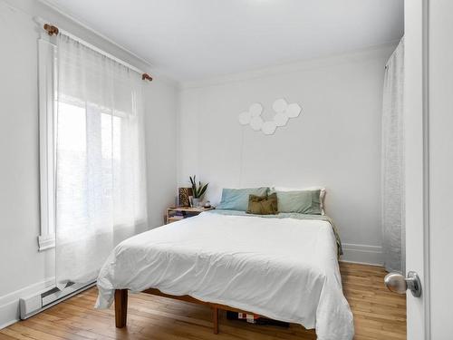 Master bedroom - 2438 Rue Parthenais, Montréal (Ville-Marie), QC - Indoor Photo Showing Bedroom