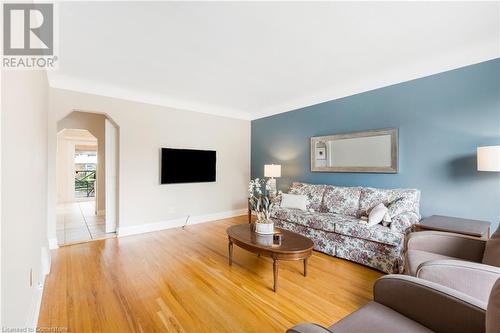 56 West 1St Street, Hamilton, ON - Indoor Photo Showing Living Room