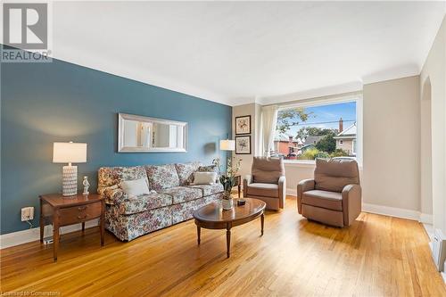 56 West 1St Street, Hamilton, ON - Indoor Photo Showing Living Room