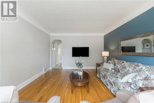 56 West 1St Street, Hamilton, ON - Indoor Photo Showing Living Room