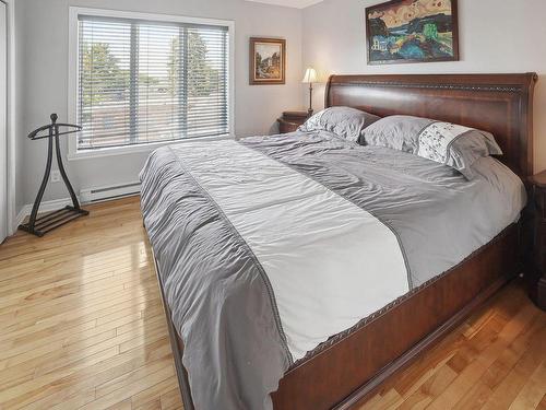 Master bedroom - 204-2095 Rue Fleury E., Montréal (Ahuntsic-Cartierville), QC - Indoor Photo Showing Bedroom